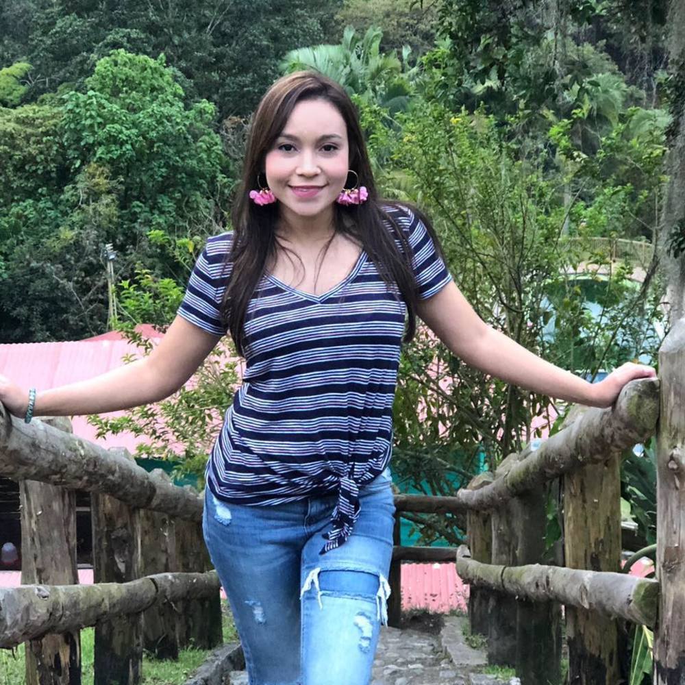 Meet your Posher, Adriana